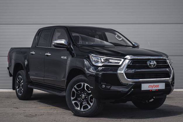 TOYOTA Hilux Double Cab 2.8D 4WD Invincible