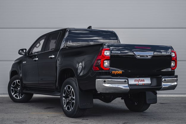 TOYOTA Hilux Double Cab 2.8D 4WD Invincible