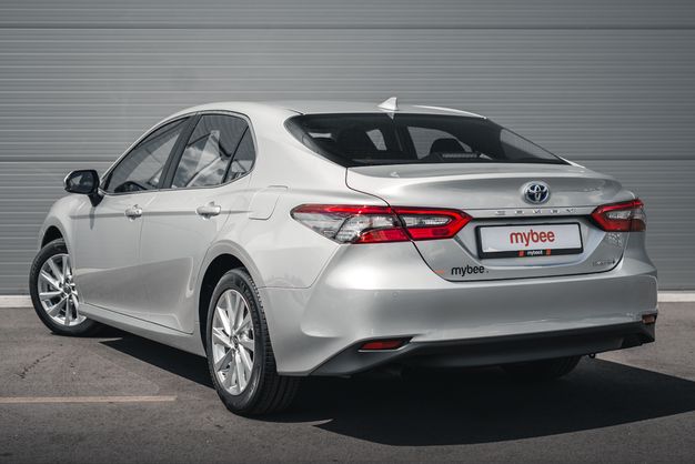 Toyota Camry 2.5 Hybrid Luxury