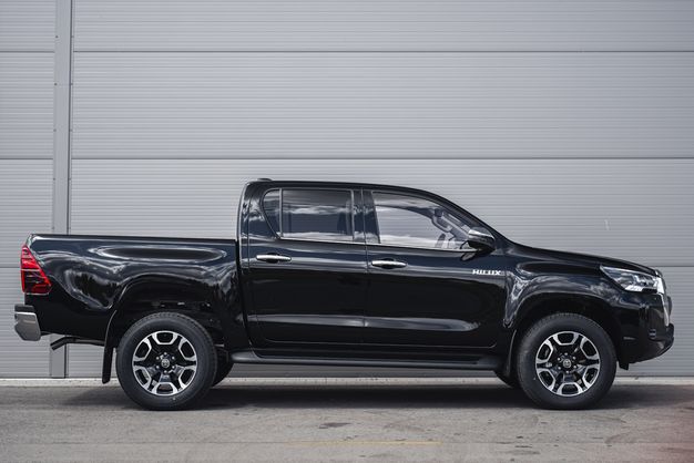 TOYOTA Hilux Double Cab 2.8D 4WD Invincible